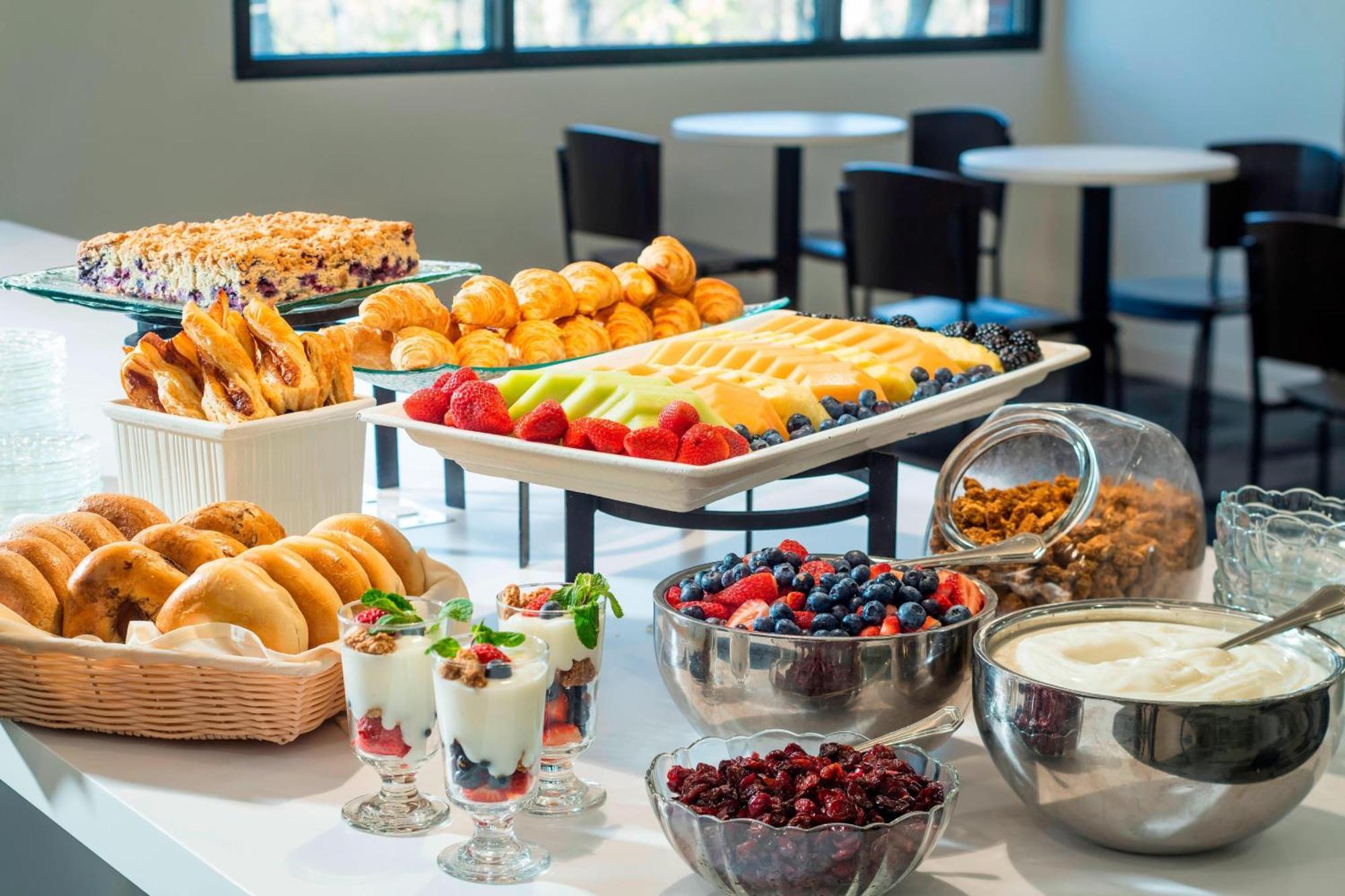 Four Points By Sheraton Norwood Conference Center מראה חיצוני תמונה